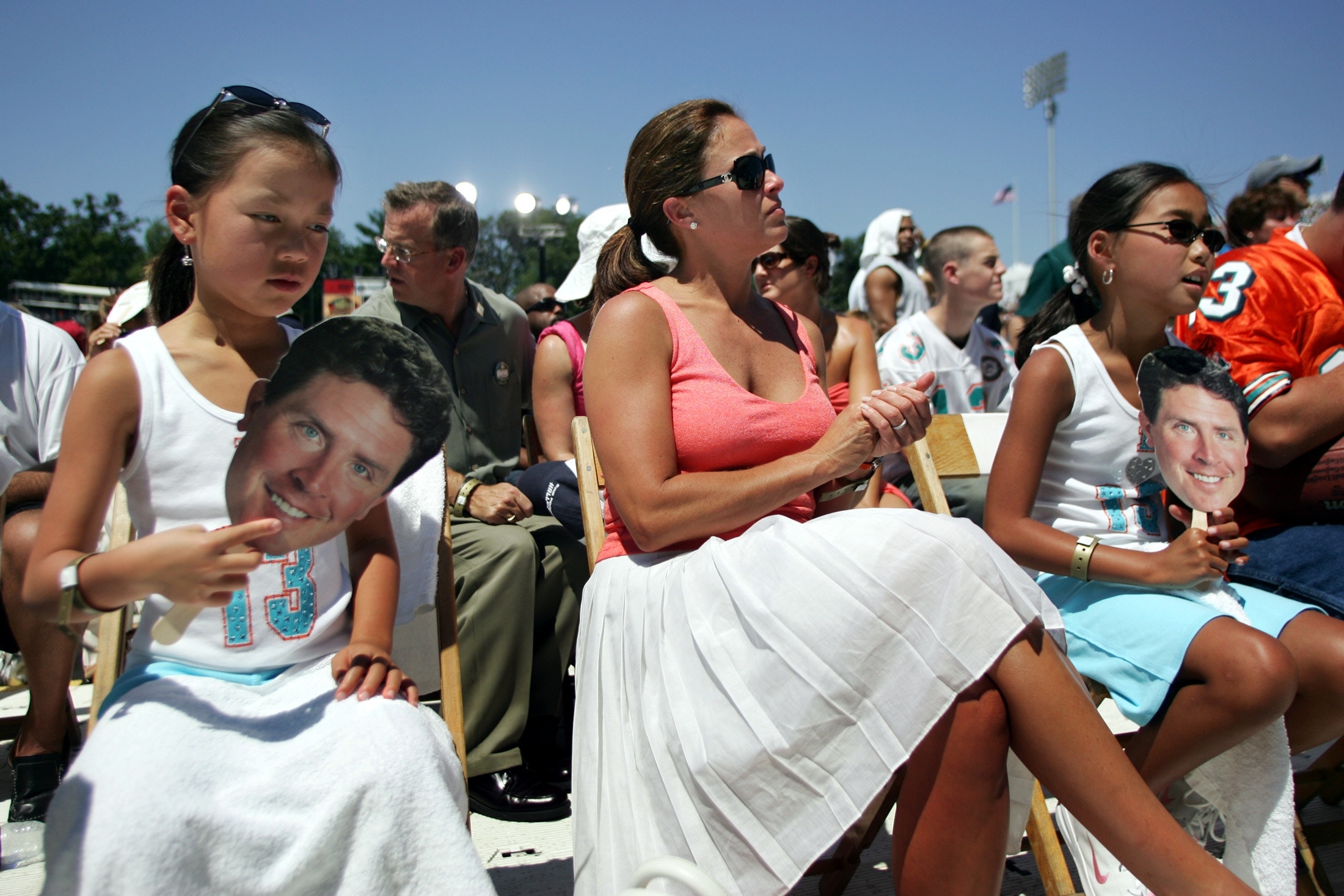 dan marino family hallf of fame 2005 reuters.JPG